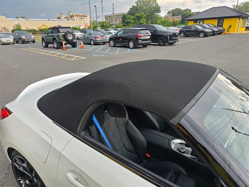 Used 2025 BMW Z4 M40i w/ Edition RWD image 38