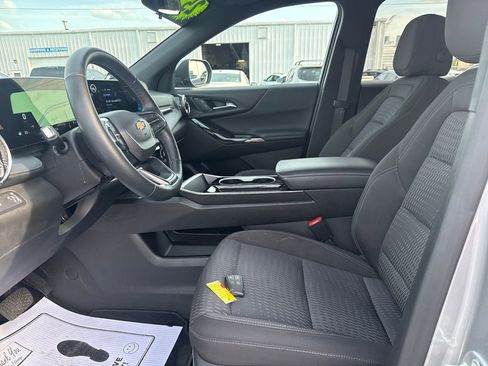 Used 2025 Chevrolet Equinox LT FWD image 10