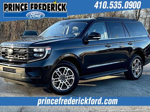 Used 2025 Ford Expedition Active image 3