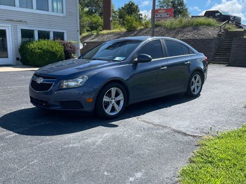 Used 2013 Chevrolet Cruze LT FWD image 1