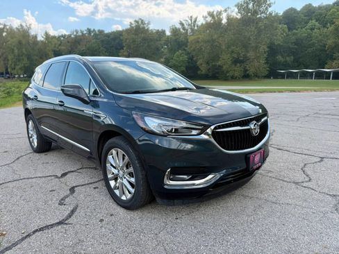 Used 2019 Buick Enclave Essence AWD/4WD image 3