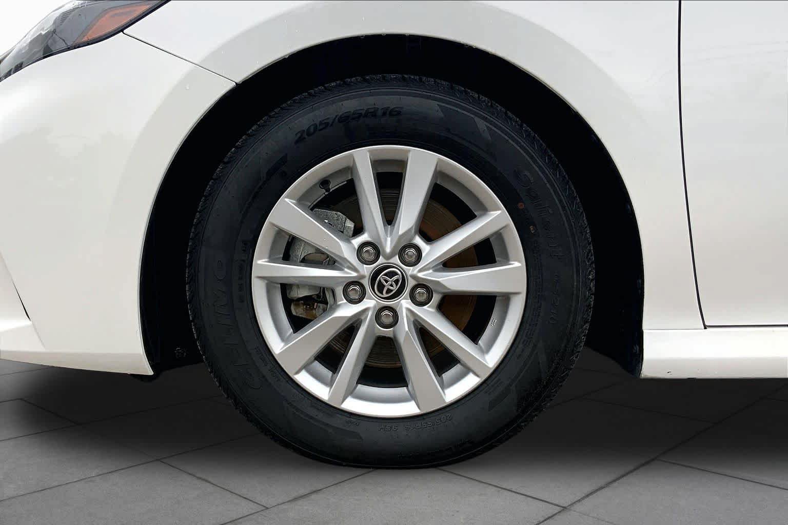 Used 2025 Toyota Camry LE w/ Convenience Package FWD image 11