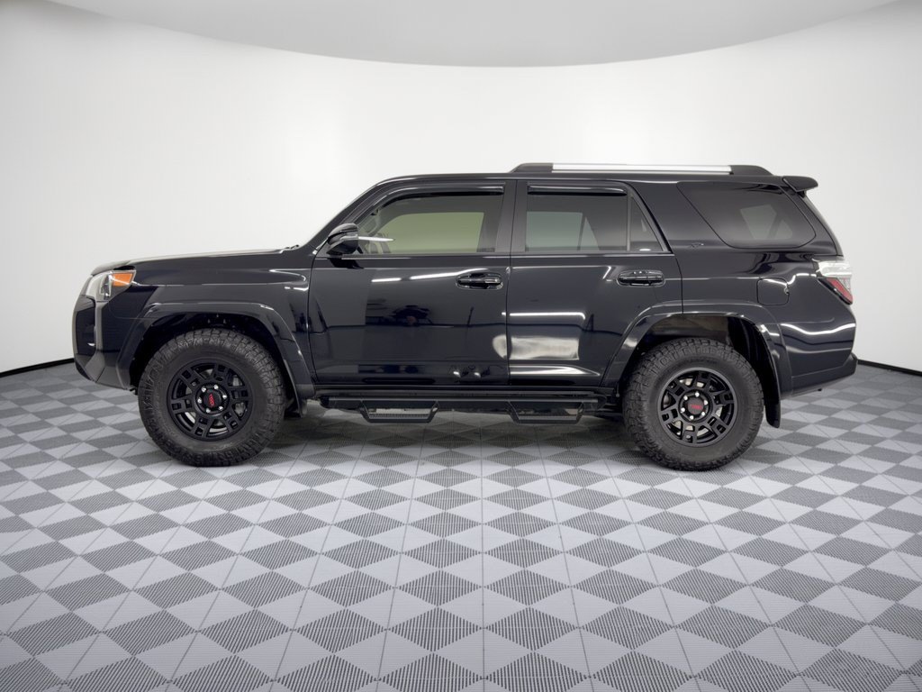 Used 2024 Toyota 4Runner SR5 Premium w/ Moonroof Package AWD/4WD image 2