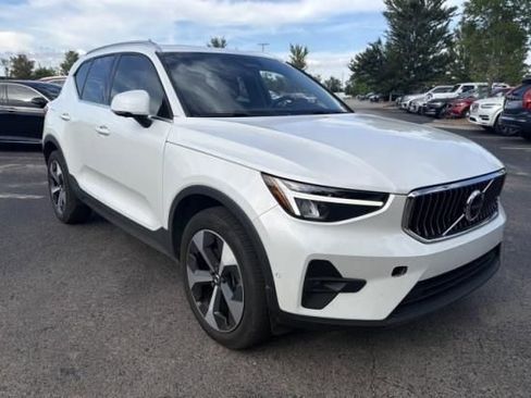 Used 2023 Volvo XC40 B5 Plus w/ Climate Package AWD/4WD image 5
