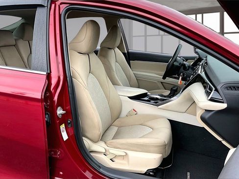 Used 2018 Toyota Camry L image 7