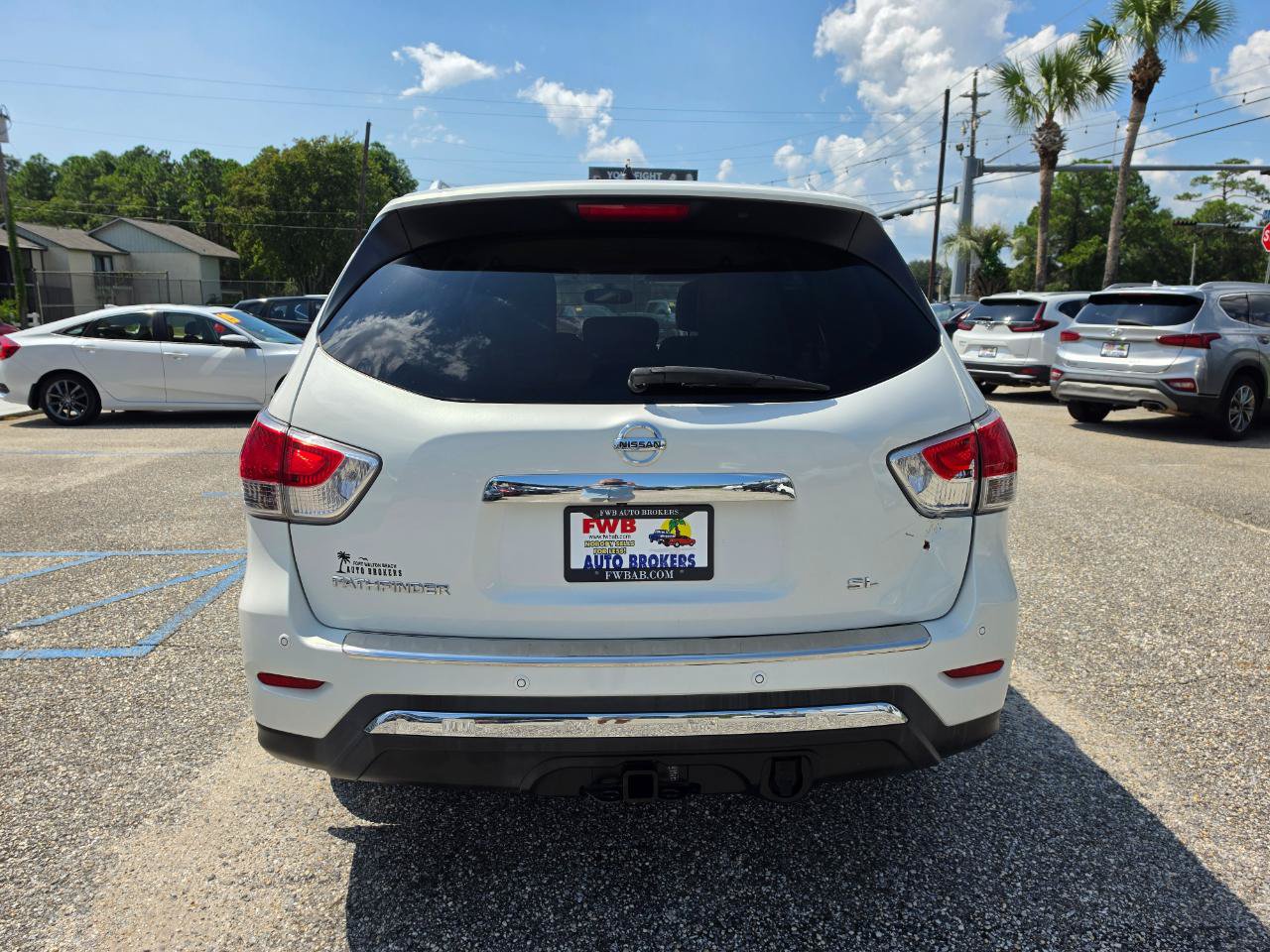 Used 2014 Nissan Pathfinder SL w/ Trailer Tow Package FWD image 4