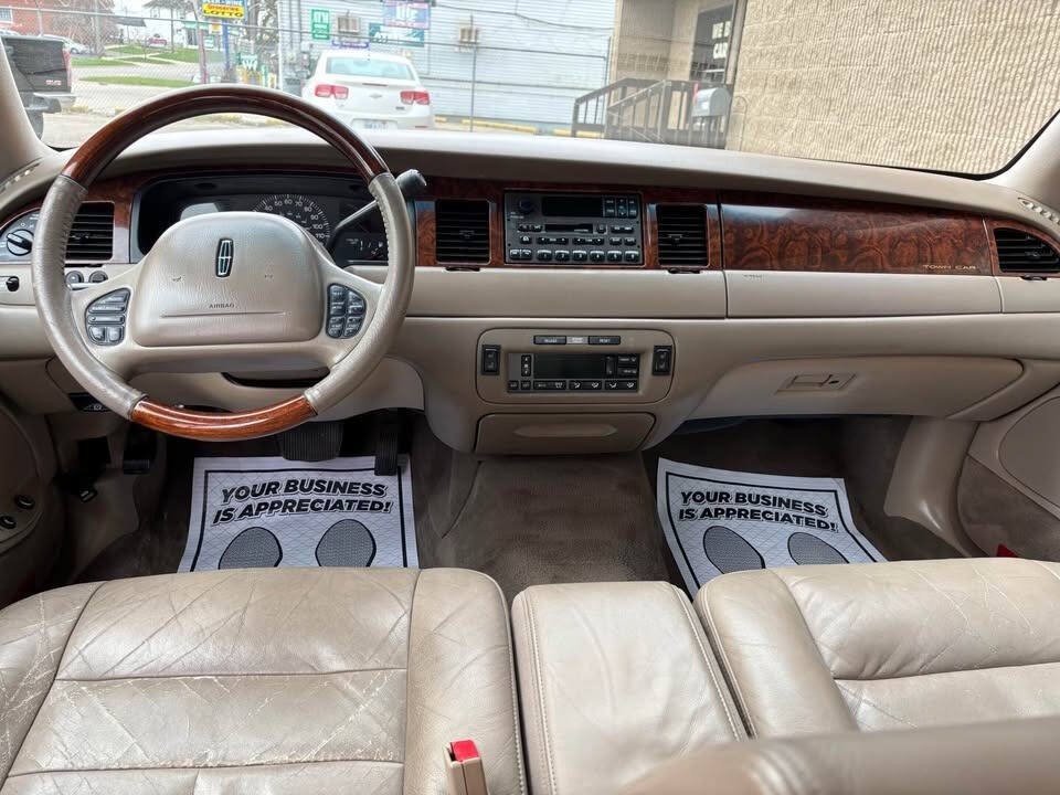 Used 2001 Lincoln Town Car Signature RWD image 12