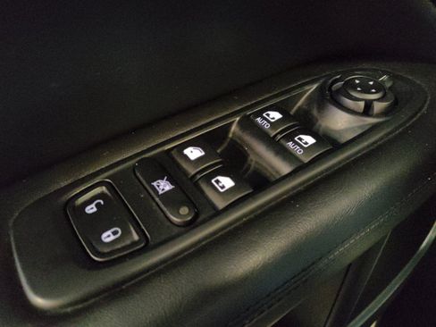 Used 2019 Jeep Compass Latitude FWD image 27