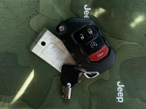 Used 2020 Jeep Gladiator Rubicon AWD/4WD image 22