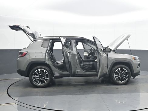 Used 2022 Jeep Compass Limited image 26