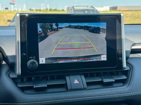 Used 2025 Toyota RAV4 XLE image 31