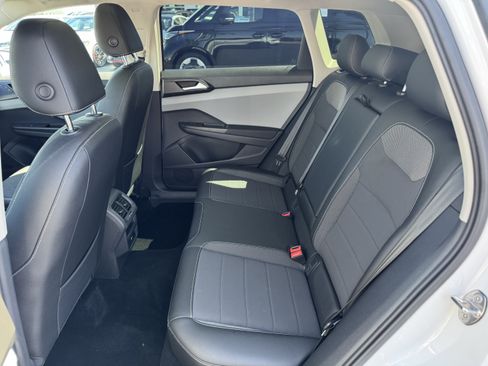 Used 2022 Volkswagen Taos SE w/ Panoramic Sunroof Package FWD image 35