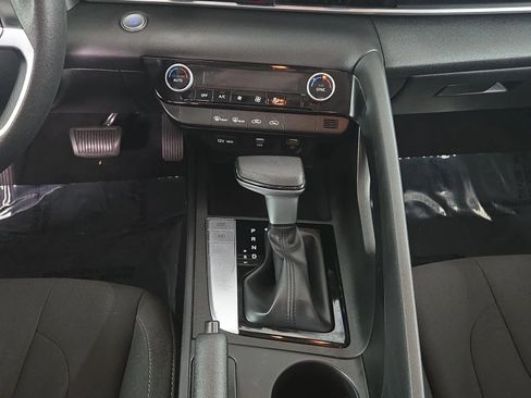 Used 2023 Hyundai Elantra SEL FWD image 18