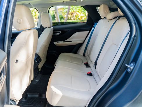 Used 2017 Jaguar F-PACE Premium image 4