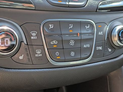 Used 2023 Chevrolet Equinox RS FWD image 25
