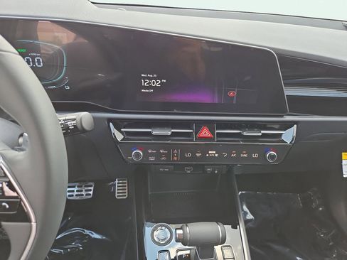 New 2025 Kia Niro EX Touring image 25