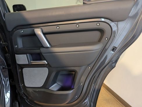 Used 2024 Land Rover Defender 130 V8 image 28