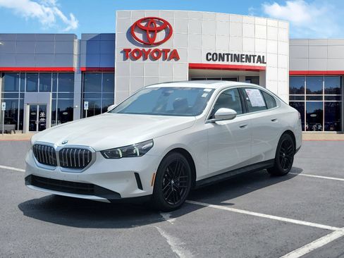 Used 2024 BMW 530i xDrive AWD/4WD image 3
