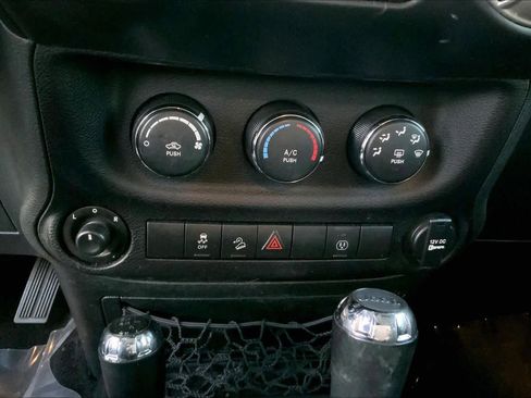 Used 2017 Jeep Wrangler Sahara w/ Connectivity Group image 23