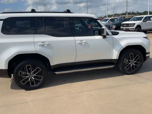 Used 2026 Lexus GX 550 w/ Accessory Package (2T) AWD/4WD image 9