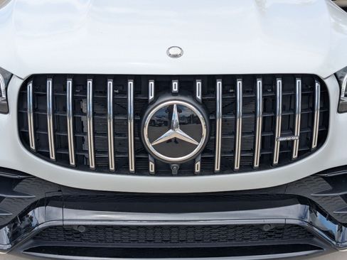 Used 2025 Mercedes-Benz GLS 63 AMG 4MATIC image 9
