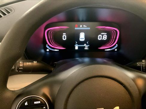 Used 2025 Kia Soul LX w/ LX Technology Package FWD image 34