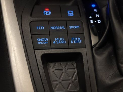 Used 2020 Toyota RAV4 XLE Premium image 21