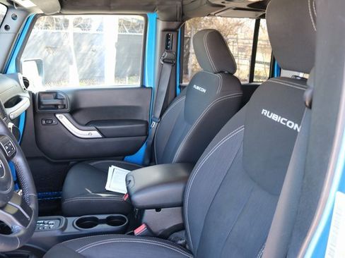 Used 2016 Jeep Wrangler Unlimited Rubicon w/ Connectivity Group image 11