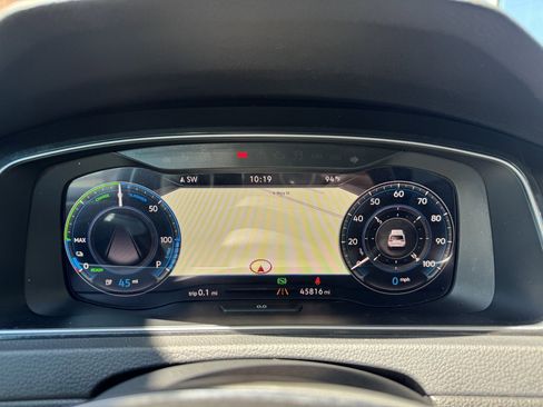 Used 2019 Volkswagen e-Golf SEL Premium image 20