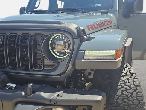 Used 2024 Jeep Wrangler Unlimited Rubicon AWD/4WD image 29