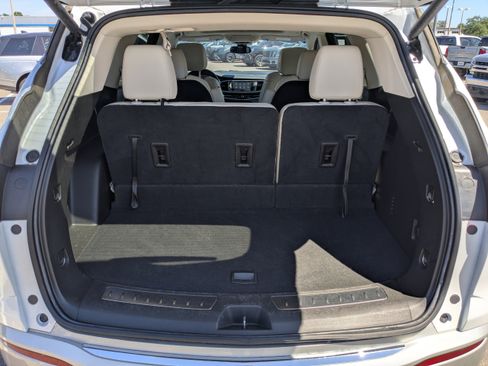 Used 2023 Buick Enclave Essence w/ Experience Buick Package FWD image 12