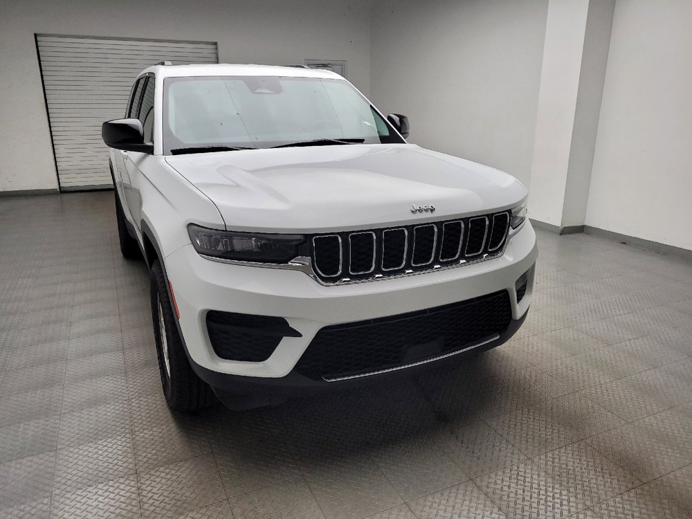Used 2023 Jeep Grand Cherokee Laredo AWD/4WD image 14