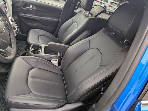 New 2026 Chrysler Pacifica Select image 19