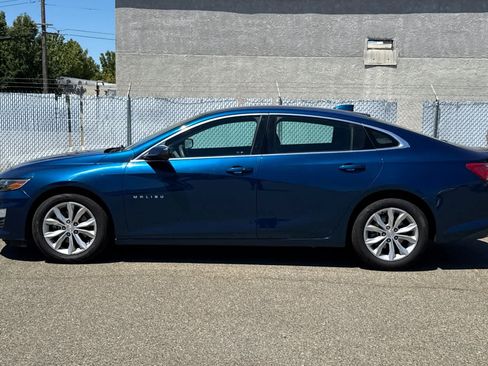Used 2019 Chevrolet Malibu LT w/ Driver Confidence Package FWD image 2