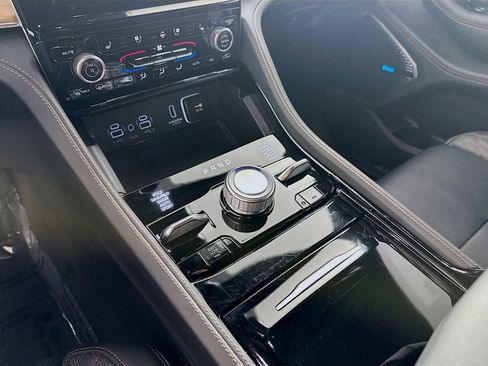 Used 2025 Jeep Grand Cherokee L Summit image 16