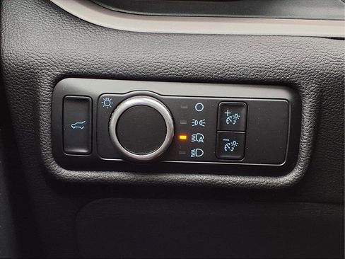 Used 2023 Ford Explorer XLT image 16