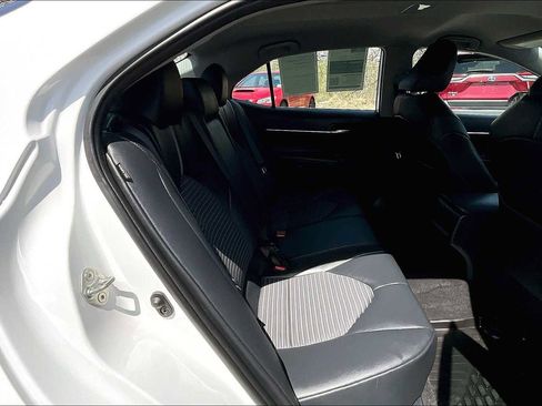 Used 2025 Toyota Camry LE w/ Convenience Package image 18