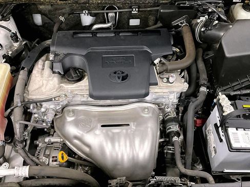 Used 2018 Toyota RAV4 LE w/ Carpet Mat Package image 32