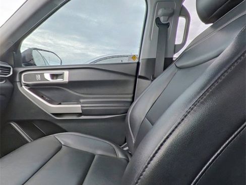 Used 2022 Ford Explorer XLT w/ Equipment Group 202A image 27