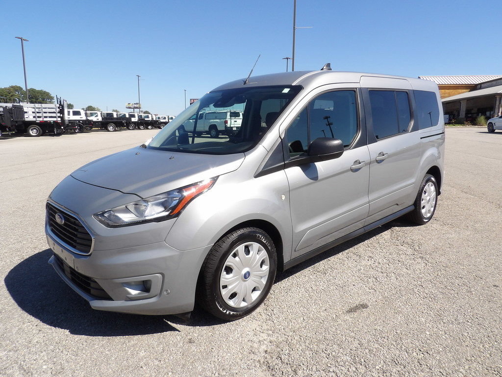 Used 2023 Ford Transit Connect XLT FWD image 3