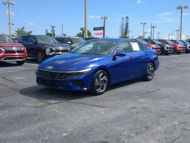 Used 2025 Hyundai Elantra SEL FWD image 2