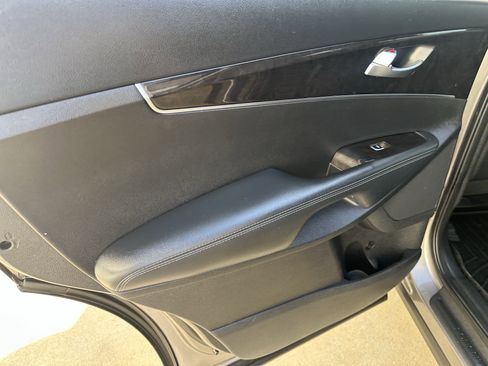 Used 2018 Kia Sorento FWD V6 image 11