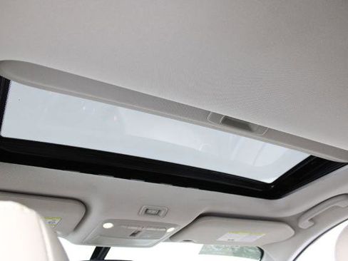 Certified 2020 Nissan Pathfinder Platinum image 24