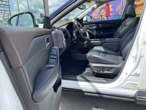 Used 2021 Nissan Rogue SL w/ Premium Package AWD/4WD image 14
