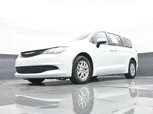 Used 2022 Chrysler Voyager LX FWD image 55