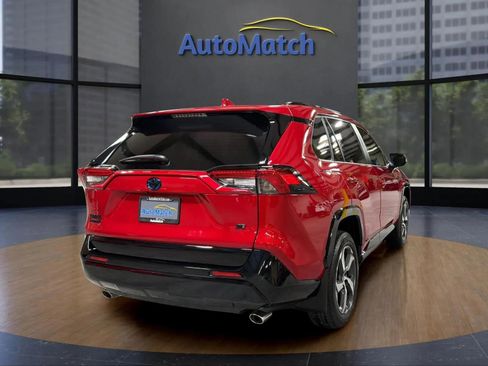 Used 2024 Toyota RAV4 SE image 10