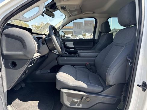 Used 2025 Ford Expedition Active image 20