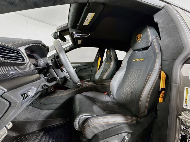 Used 2023 Lamborghini Urus Performante AWD/4WD image 11