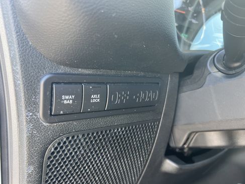 Used 2018 Jeep Wrangler Rubicon w/ Power Convenience Group image 12