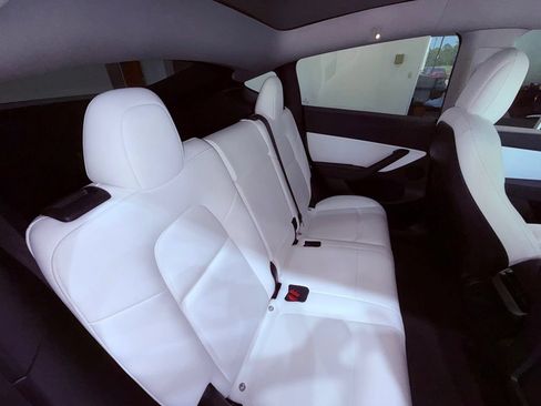 Used 2021 Tesla Model Y Long Range AWD/4WD image 13